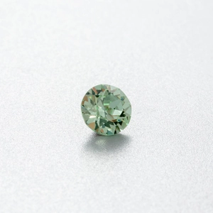 Green round-cut zircon stone for DIY jewelry making with faceted geometric surface