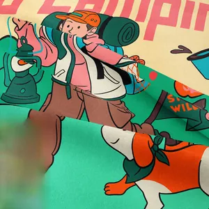 Vue macro détaillée montrant la texture tricotée de haute qualité et le motif camping