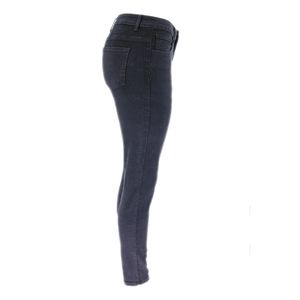 Vue latérale du jean slim à taille basse en gris foncé avec design à cinq poches