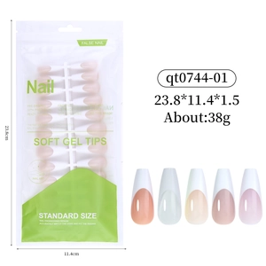 Kurze Mandel Soft Gel künstliche Nägel mit elegantem nude-rosa bis weißem Farbverlauf