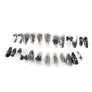 Faux ongles amande longs avec nœuds 3D, roses et perles en dégradé noir et blanc