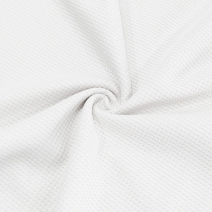 Primer plano de la textura de tejido waffle blanco de alta calidad de polo para hombre