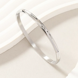 Minimalist silver titanium steel O-clasp bracelet with a single crystal accent for women