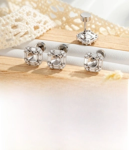 Macro detail of silver titanium steel square zircon ear stud with 0.8x6mm bar size