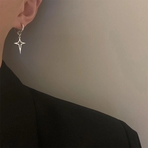 Orecchini a Cerchio con Stella in Acciaio al Titanio Unisex Minimalista Argento Stella a Quattro Punte Punk Gothic Gioielli Moda per Uomo Donna