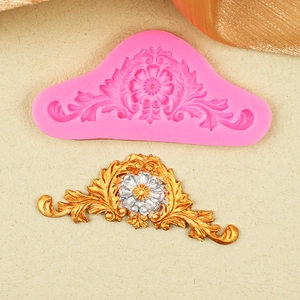 Molde de silicona con relieve barroco y adornos de marco de fondant dorados y plateados