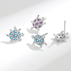 Orecchini a perno tartaruga in argento S925 con zirconi blu e viola scintillanti