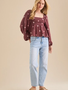 Chemisier bordeaux à col carré avec broderie florale et manches bouffantes chic