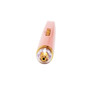 Dettaglio della lima per unghie elettrica 5-in-1 rosa e oro con punta trasparente