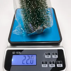 Mini-Schneeweihnachtsbaum-Deko wiegt 22g auf der Waage zur Produktspezifikation