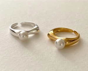 Detailed view of adjustable S925 sterling silver rings with white pearl and gold finish