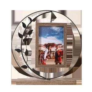 Retro iron picture frame with black metal circle and wooden base for desktop decor