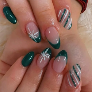 Faux Ongles à Presser Verts de Noël Forme Amande Flocon de Neige Rayé French Manucure Faux Ongles Brillants pour Femme Fête