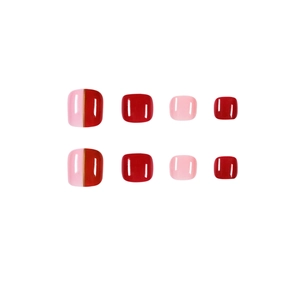 Faux ongles d'orteils brillants bordeaux et rose avec d'élégantes lignes dorées