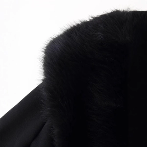 Damen-Mantel aus Wildlederimitat mit luxuriösem schwarzem Kunstfellkragen und Knopfleiste