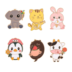 Set van 6 schattige emaille pins met ontwerpen van olifant, kat, pinguïn en koe