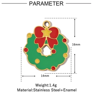 Detailed view of 16mm Christmas wreath charm made of stainless steel and enamel