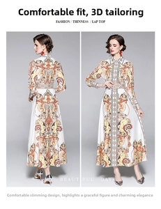 Détail d'une robe maxi à imprimé baroque vintage avec revers et ceinture à la taille