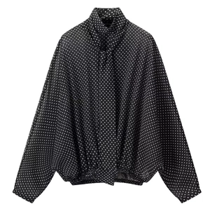 Schicke schwarz-weiße Polka-Dot-Langarmbluse mit eleganter Halsschleife und leichtem Chiffon-Stoff