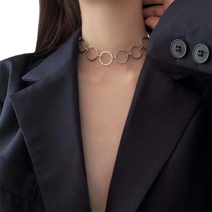 Fashionable silver choker necklace with interlocking geometric copper rings for women