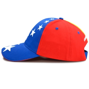 Dettaglio del cappellino Venezuela con ricamo di stelle bianche di alta qualità