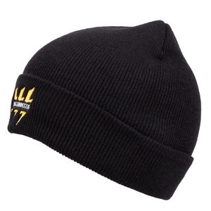 Bonnet d'hiver noir en maille avec broderie 777 jaune, présenté sous un angle de 45 degrés