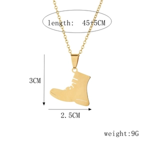 Détails des dimensions pour collier pendentif botte dorée avec chaîne 45+5CM et poids 9G