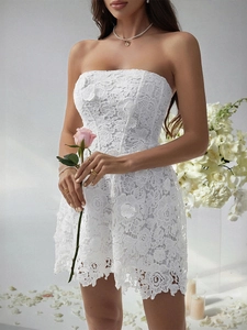 Elegant white lace strapless mini dress with slim waist design for formal evening parties