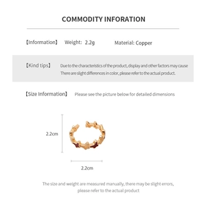 Vue détaillée de la bague papillon plaquée or 18 carats montrant le matériau et la taille