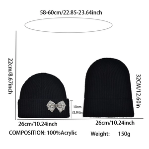 Guide des tailles pour bonnets en tricot noir avec dimensions et nœud en strass