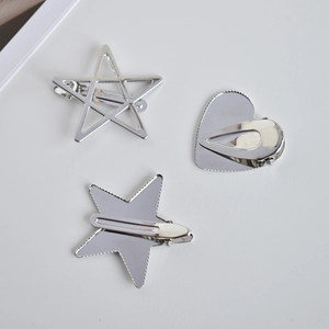 Set di tre fermagli per capelli in metallo argento a forma di stella e cuore