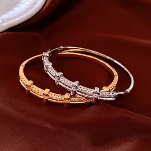 Bracelets joncs élégants plaqués or 18 carats et argent avec pavé de zircons brillants