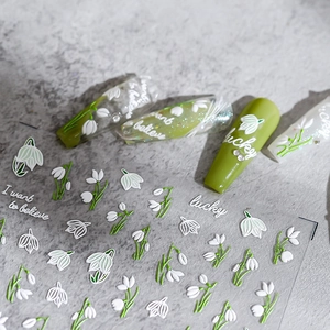 Stickers à ongles 5D muguet avec lettrage lucky et motifs floraux élégants