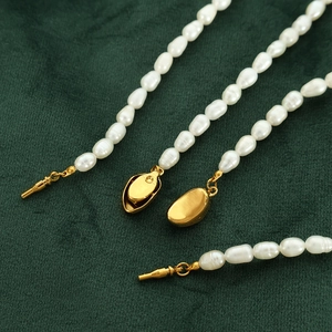 French vintage natural pearl necklace and bracelet set with golden metal clasps