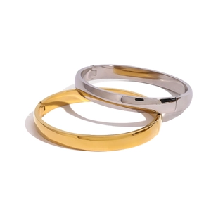 Bracciali ovali a cerniera in acciaio inossidabile lucido finiture oro e argento su bianco