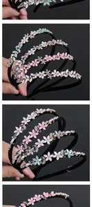 Détails des bandeaux floraux faits main avec strass colorés et perles de cristal