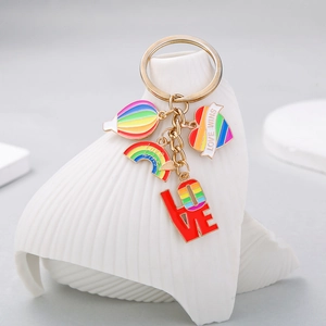 Porte-clés montgolfière arc-en-ciel et cœur Love Wins en alliage plaqué or
