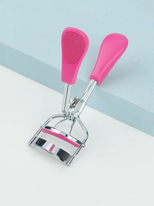Detail of ergonomic stainless steel eyelash curler with pink pads on blue platform