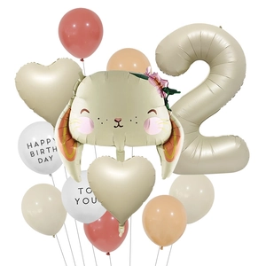 Set dettagliato di palloncini di compleanno con testa di coniglio, cuore e numero 2 beige