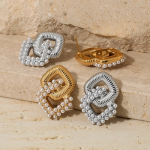 Double-layered diamond-shaped pearl earrings in gold and silver stainless steel