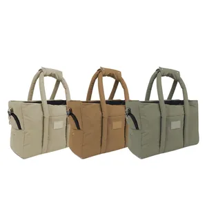Gesteppte Hundetragetaschen aus Nylon in Beige, Khaki und Grün für kleine Hunde