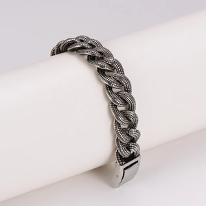 Retro masculine 19mm stainless steel curb chain bracelet with textured snake scale detail