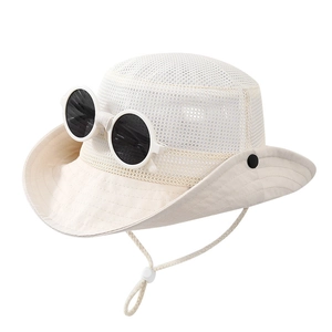 Cappello da sole beige per bambini con rete traspirante e occhiali decorativi