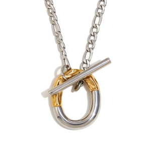 Collier minimaliste en acier plaqué or 18 carats avec fermoir en argent