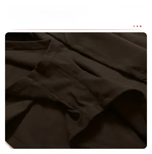 Detailansicht der kaffeebraunen Yoga-Shorts mit sicherem Anti-Expositions-Innenfutter