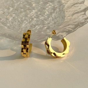 Vintage 18k gold plated chunky C-shaped hoop earrings with wave metal band texture