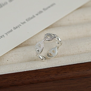 S925 sterling silver pig nose chain ring with vintage texture and adjustable open band