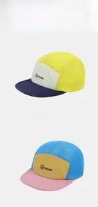Detailansicht der atmungsaktiven Mesh-Einsätze und Logo-Details der schnell trocknenden Kappe