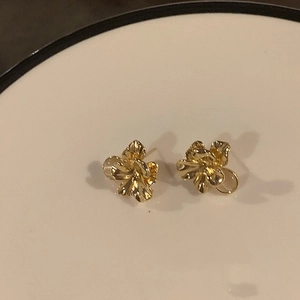 Elegant gold flower stud earrings with textured petals for a minimalist luxury look