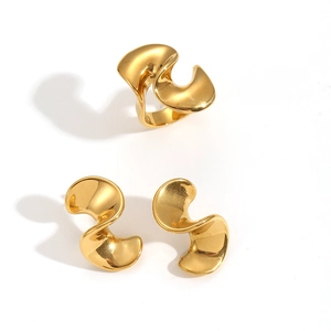 Elegant 18k gold plated titanium steel spiral ring and matching stud earrings set